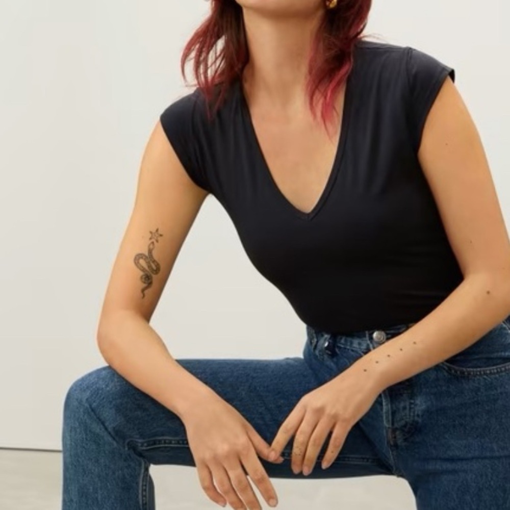 EVERLANE THE V-NECK BALLET BODYSUIT - Picture 2 of 13